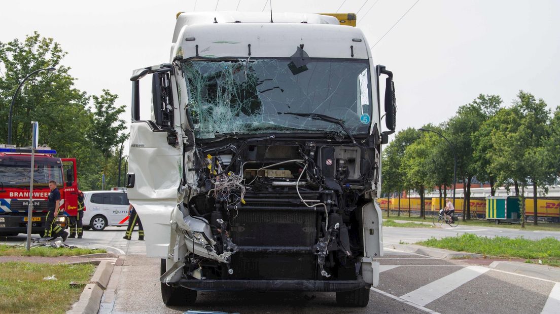 Ongeval met vrachtwagens Hengelo
