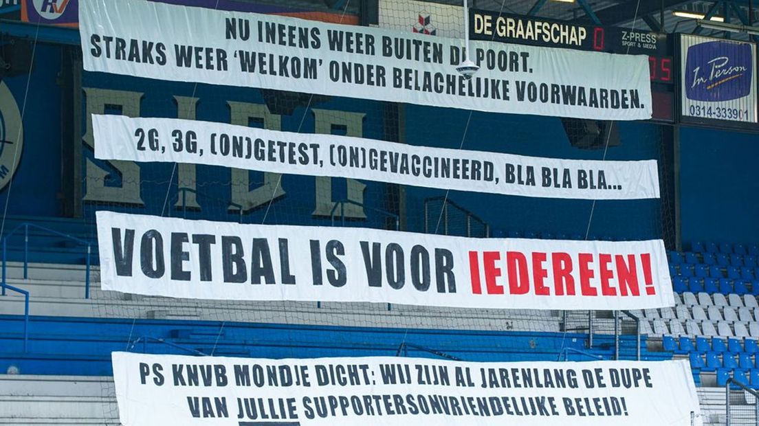 Doeken voor de politiek en de KNVB van de fans