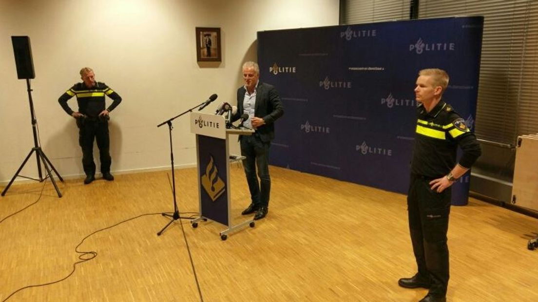 De politie heeft na ruim dertien jaar twee verdachten aangehouden voor de Posbankmoord. Eén man meldde zich zelf woensdag op het politiebureau in Uden. De andere man werd later op de dag in zijn woonplaats Veghel aangehouden.