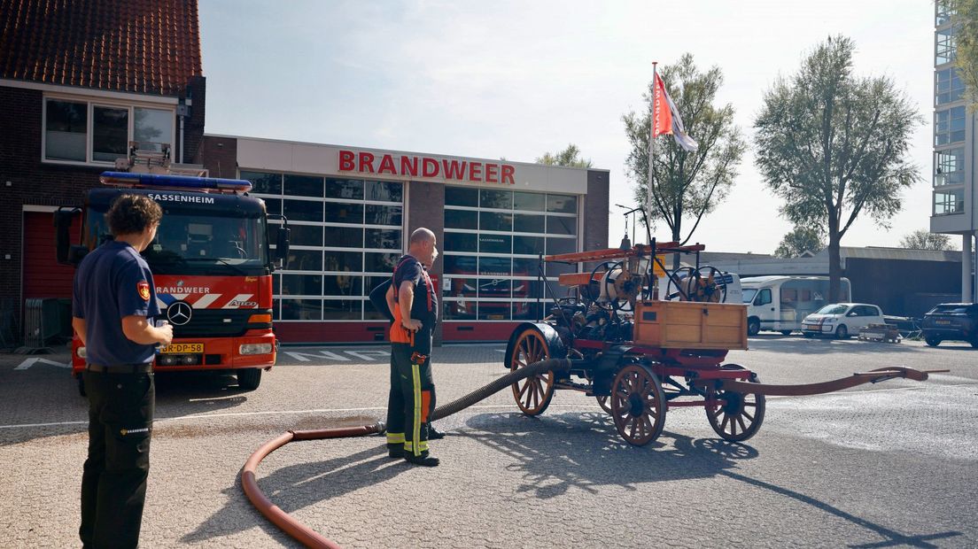 Magirus brandspuit voor brandweerkazerne in Sassenheim