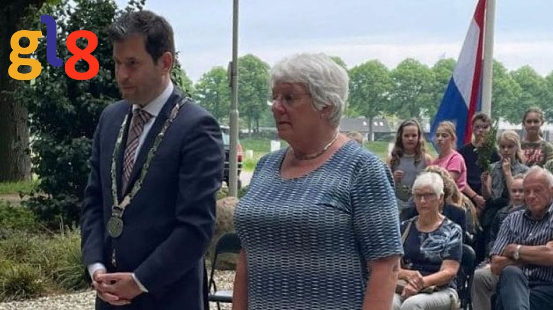 Burgemeester Minses en wethouder Stunnenberg bij de Herdenking