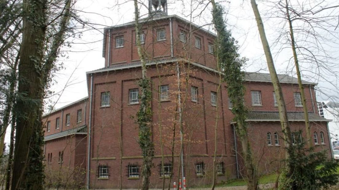 Een op de tien jongeren in de jeugdzorg maakt vaak tot zeer vaak geweld mee, bleek deze week uit het rapport van de commissie-De Winter. Daarin komen ook misstanden in de congregatie van de Zusters van de Goede Herder in Velp aan bod. Hoogleraar victimologie Jan van Dijk vindt dat het rapport meer aandacht had moeten besteden aan de Velpse instelling.