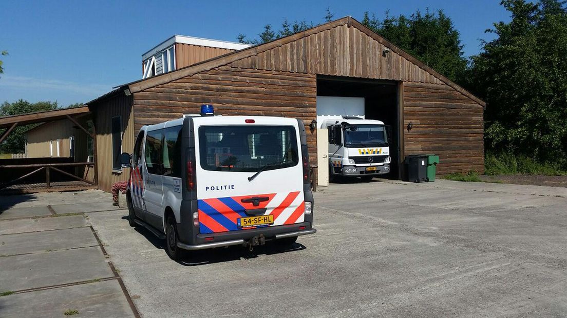 Politieinval bij hennepkwekerij aan Zuiderveen in Winschoten
