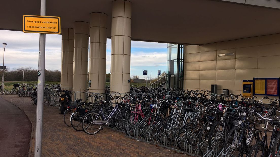 Je stalt je fiets bij Station Nijmegen Lent en pakt de trein. Bij terugkomst wacht een nare verrassing. Fiets gejat. Het aantal fietsendiefstallen en daarmee de kans dat je terug naar huis moet lopen stijgt.