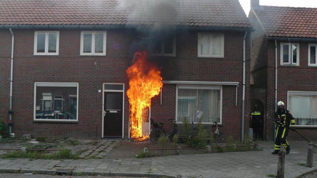 Brand in een woning in Almelo; oorzaak meterkast.