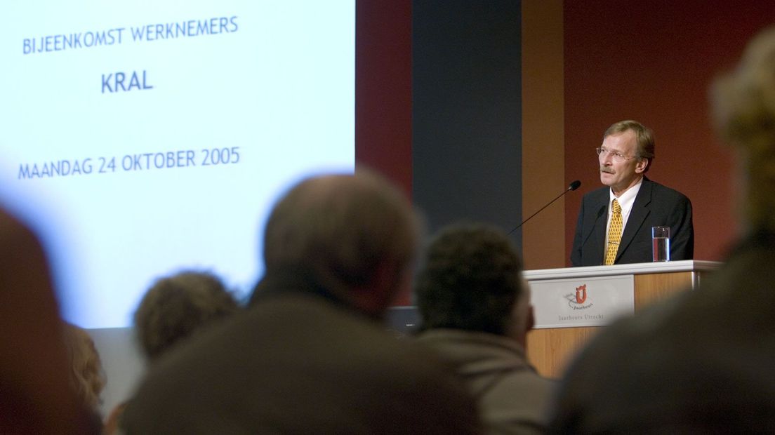 Gerard Kral spreekt in 2005 in Utrecht werknemers toe