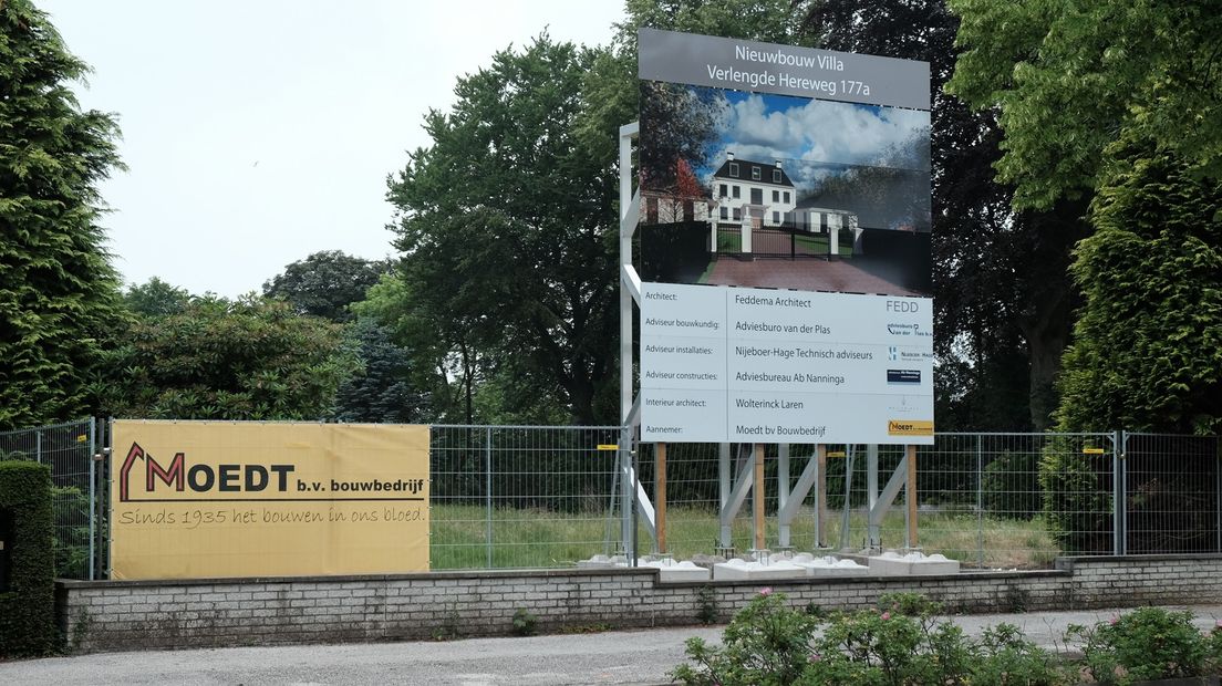 Bouwbedrijf Moedt zal de bouw van Robbens nieuwe woning in goede banen gaan leiden.