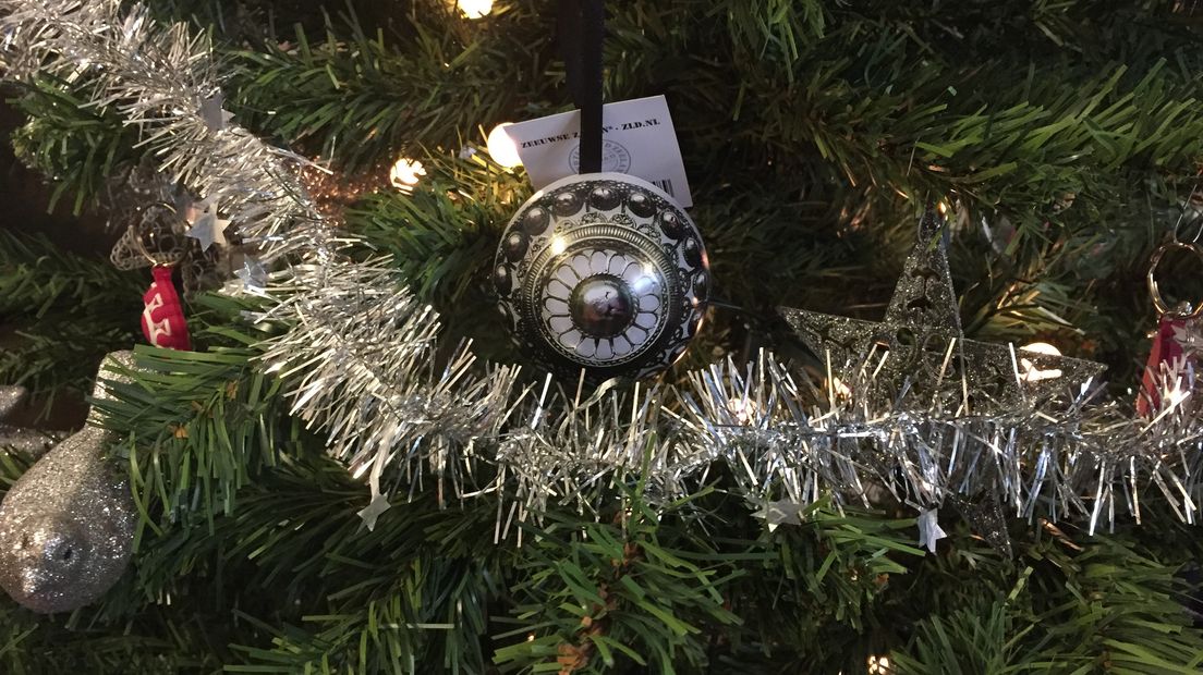 Zeeuwse knop populair in kerstpakket (video)