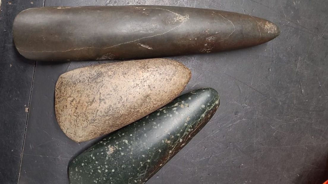 Discovery of historical hand axes at Museum Het Pakhuis in Ermelo