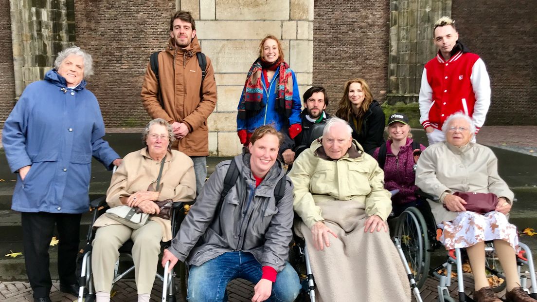 Met zijn allen gezellig de dom bekijken.