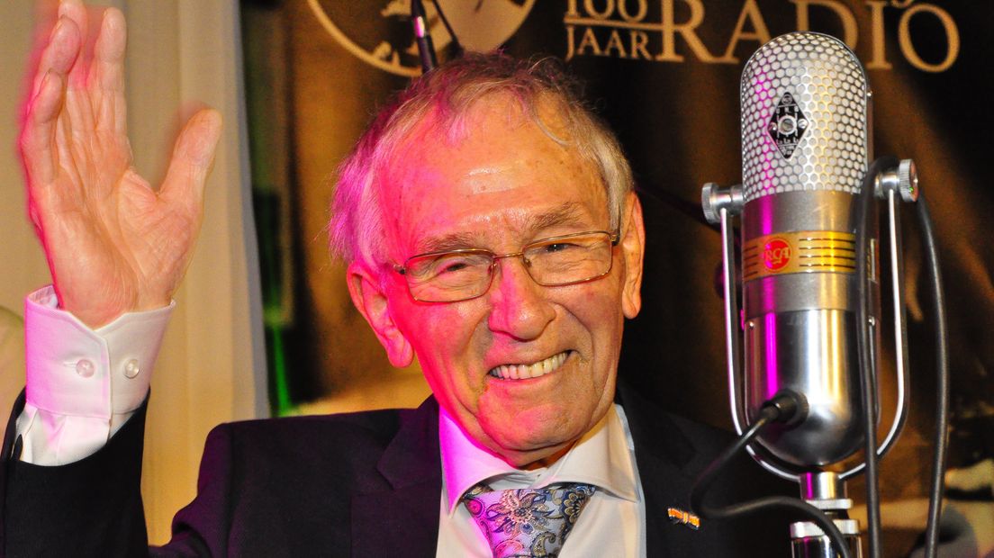 Leen Huisman (88), stopt als dj en neemt afscheid tijden 100 jaar radio