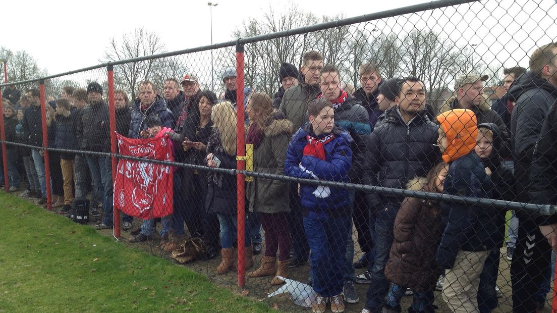 Aanhangers van FC Twente bij training