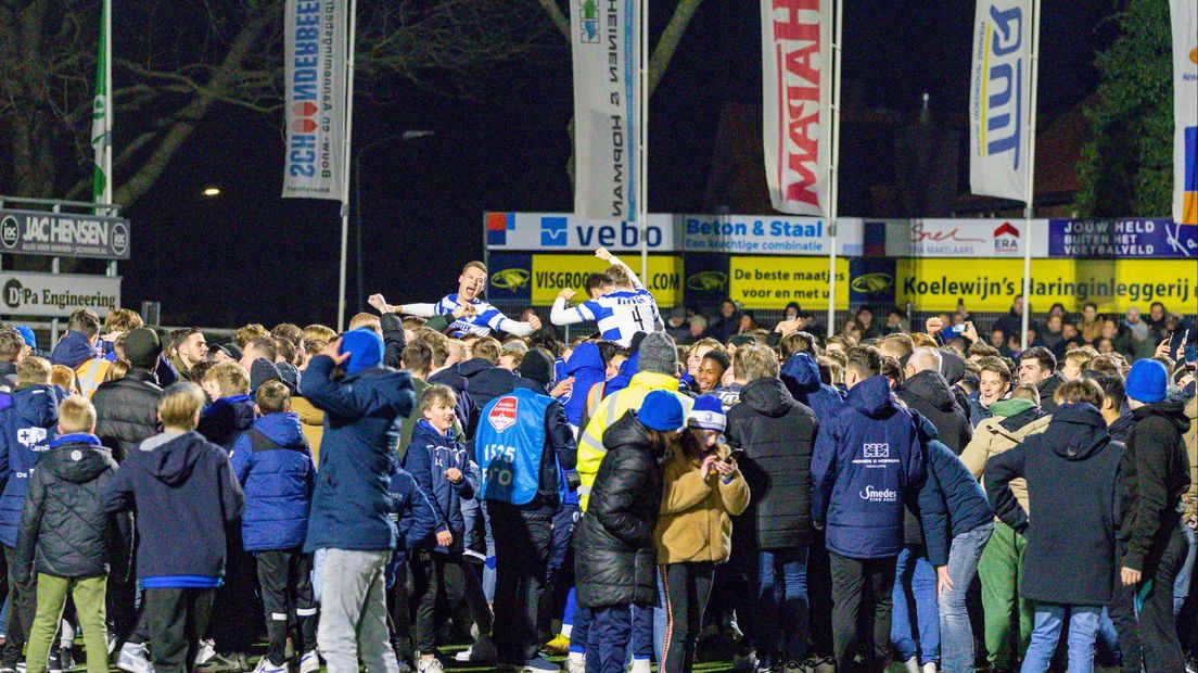 Feest op het veld bij Spakenburg