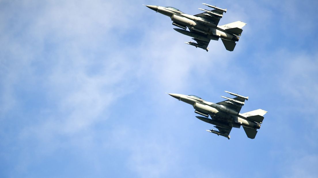 Twee Nederlandse F16-gevechtsvliegtuigen