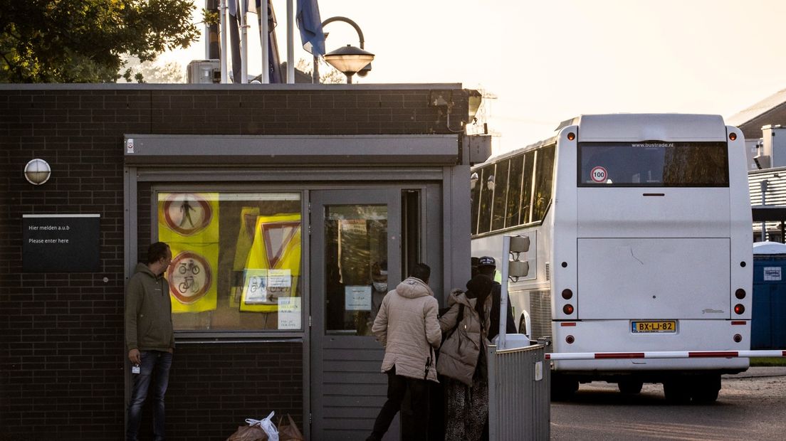 De ingang van het aanmeldcentrum in Ter Apel