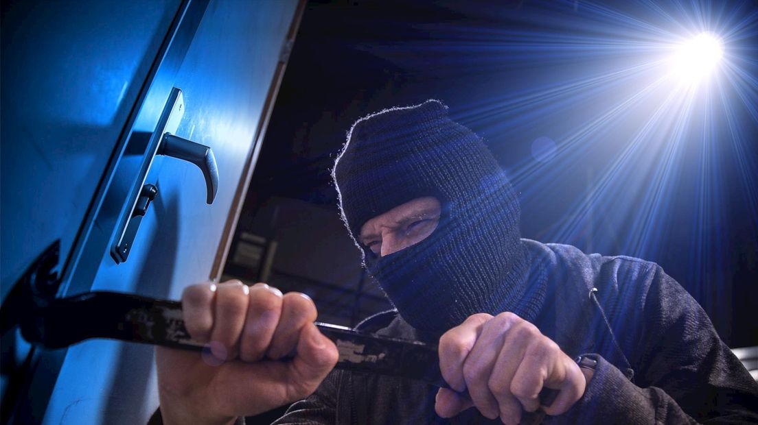 Politie Raalte zoekt getuigen poging tot inbraak
