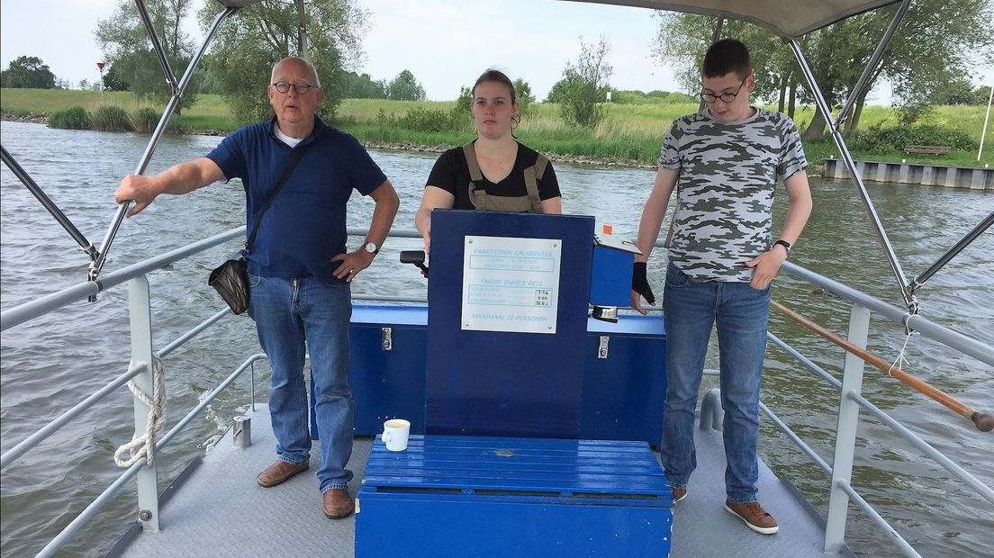 Bemanning voetveer Zalk