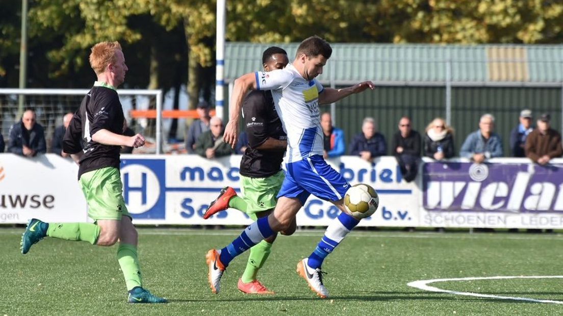 Nick de Groote in actie bij Hoek-Spijkenisse