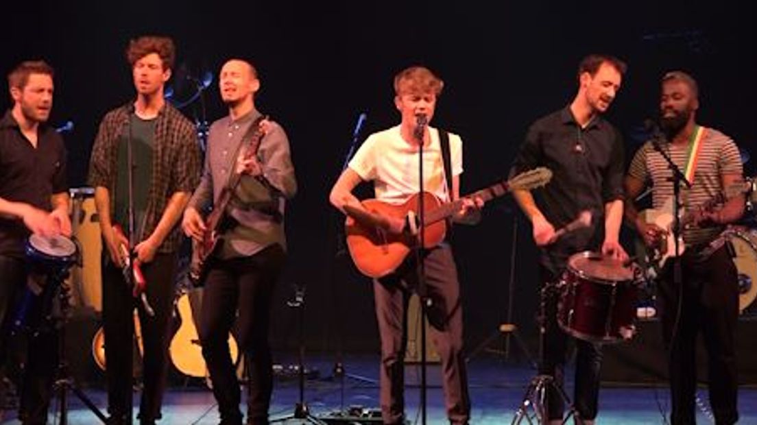 De Nederlandse jazz- en popmuzikant Wouter Hamel timmert al een aantal jaren aan de weg. Hij is niet alleen meer bekend in Nederland, maar ook in het buitenland. In Doetinchem gaf hij alvast een voorproefje van zijn nieuwe album 'Amaury'.