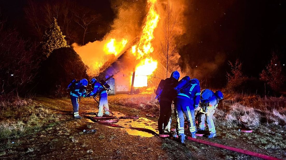 Toen de brandweer arriveerde, was de brand aan de Fokko Kortlanglaan al uitslaand.