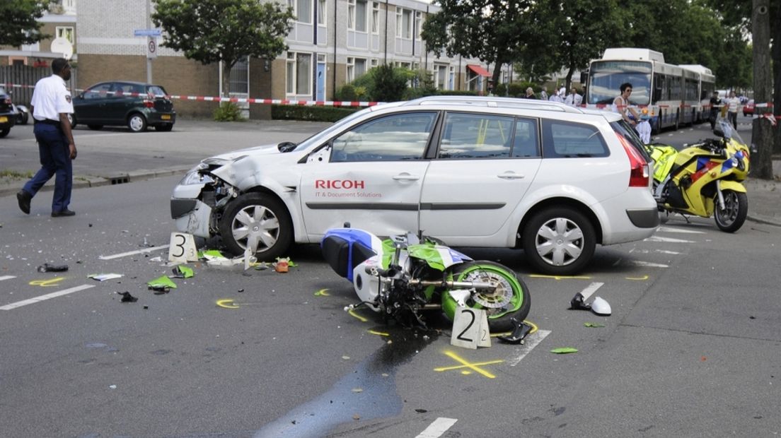 Op de Theemsdreef gebeuren vaak ongelukken als gevolg van roekeloze rijders.