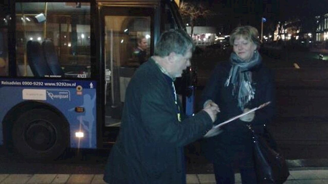 Harry van Kampen verzamelt handtekeningen tegen afschaffen buslijnen
