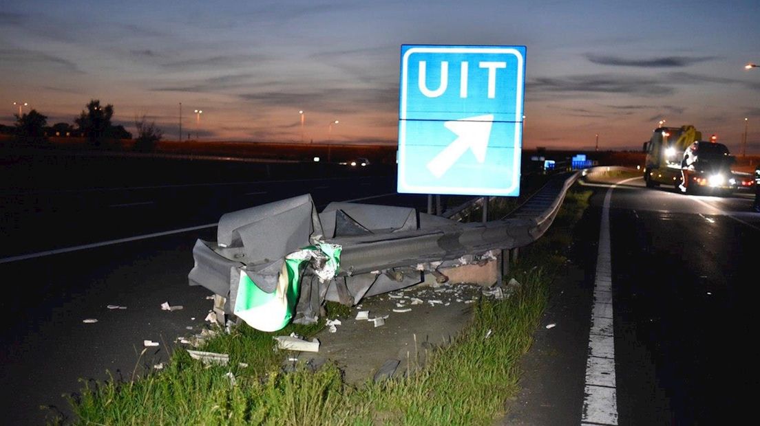 Automobilist naar ziekenhuis na eenzijdig ongeluk op A35 bij Wierden