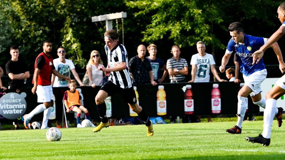 "Je kunt een amateurclub niet verplichten spelers te betalen"