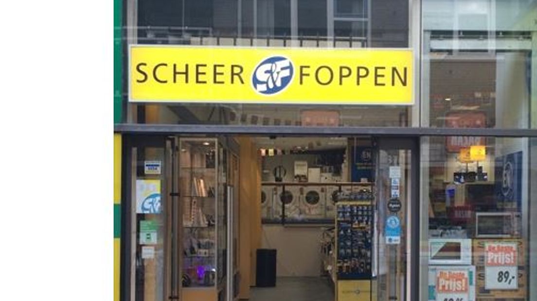 Scheer & Foppen is failliet. De elektronicaketen heeft 56 winkels, waaronder 16 in Gelderland. Voor alle 475 medewerkers is ontslag aangevraagd. Dinsdagavond zijn alle medewerkers door het bedrijf in een besloten bijeenkomst bijgepraat in theater Harderwijk. Het hoofdkantoor staat in die plaats.