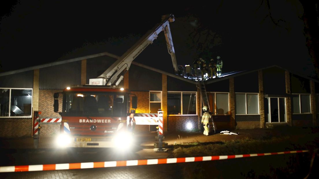 Brandweer ruim uur op zoek naar brandhaard in gebouw in Kampen