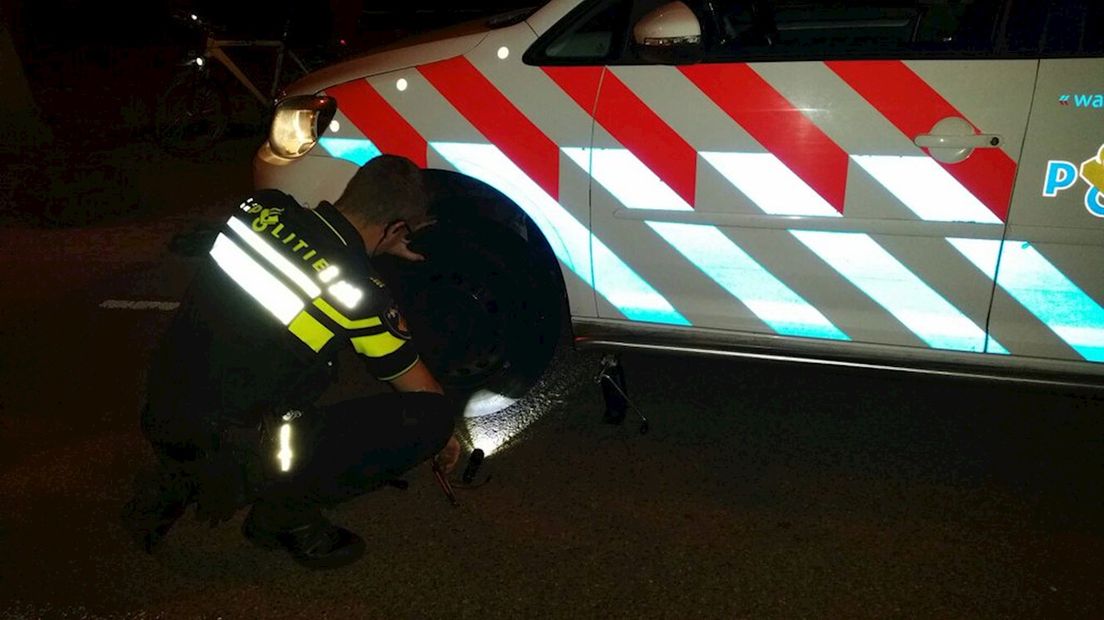 Agent verwisselt het wiel