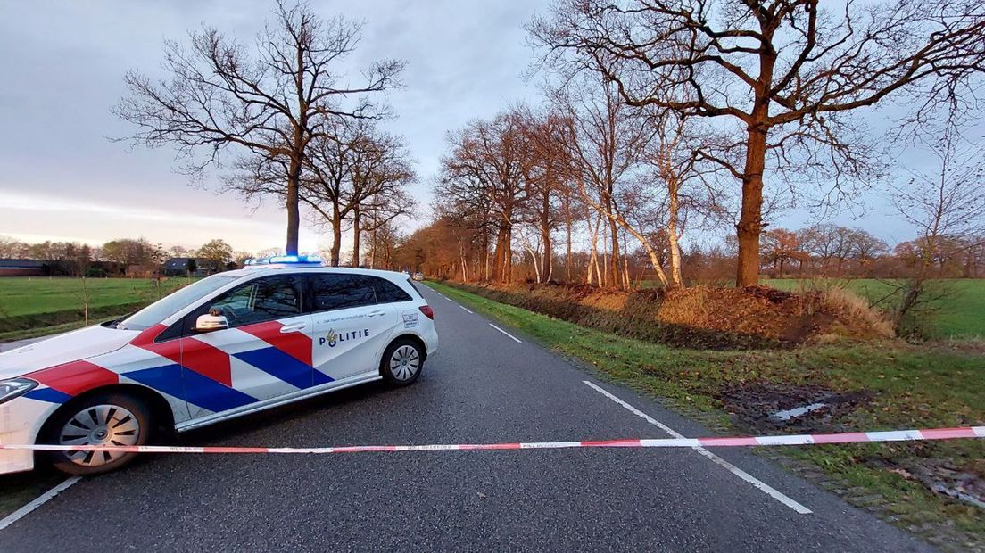 Politie sluit Dalmsholterweg af na aantreffen overleden persoon