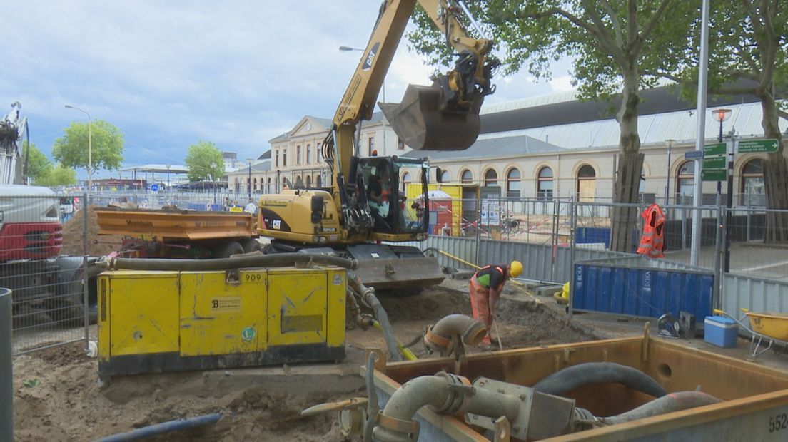 Zorgen over vervuiling grondwater, bouwput ondergrondse fietsenstalling station Zwolle