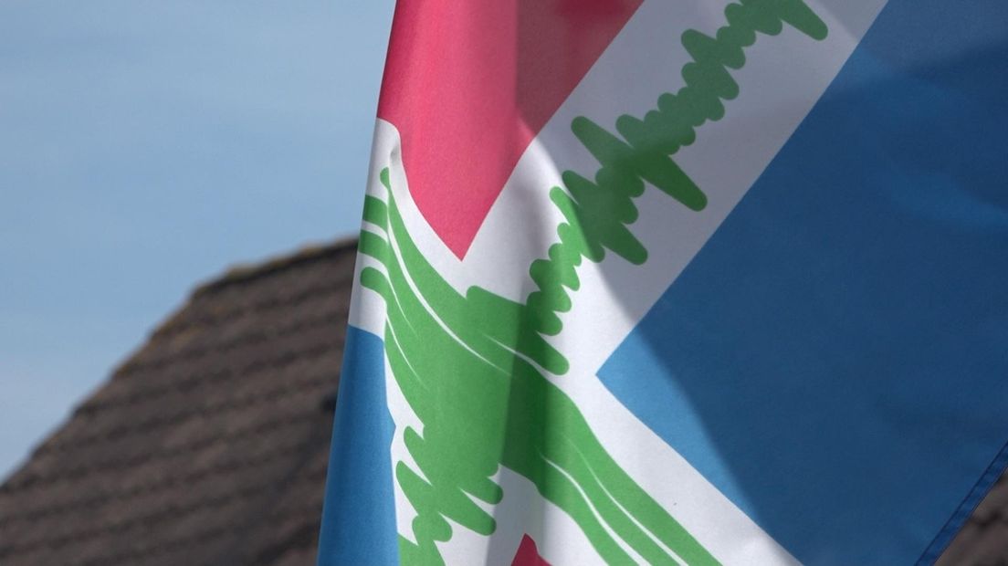 De Jan Zijlstraat hangt vol met bevingsvlaggen.