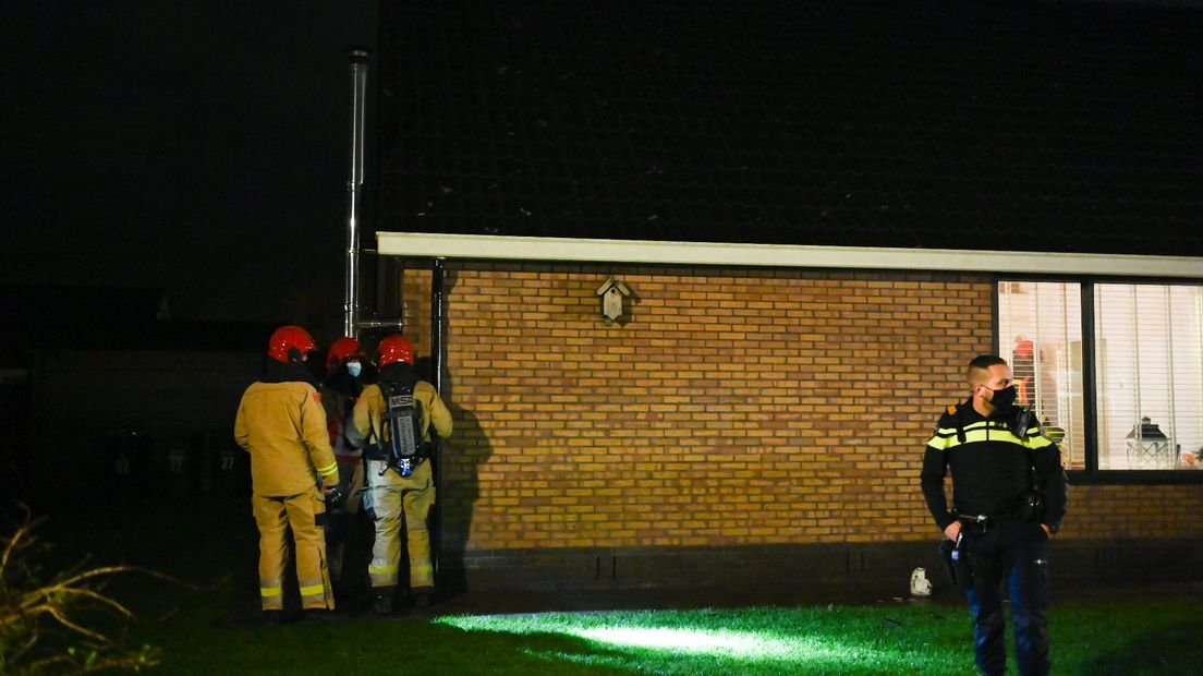De schoorsteen van de pelletkachel blies rook de woning in