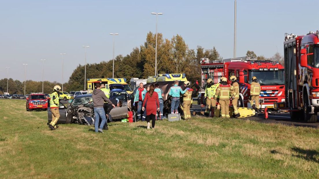 Meerdere auto's raakten betrokken bij het ongeval op de A50.