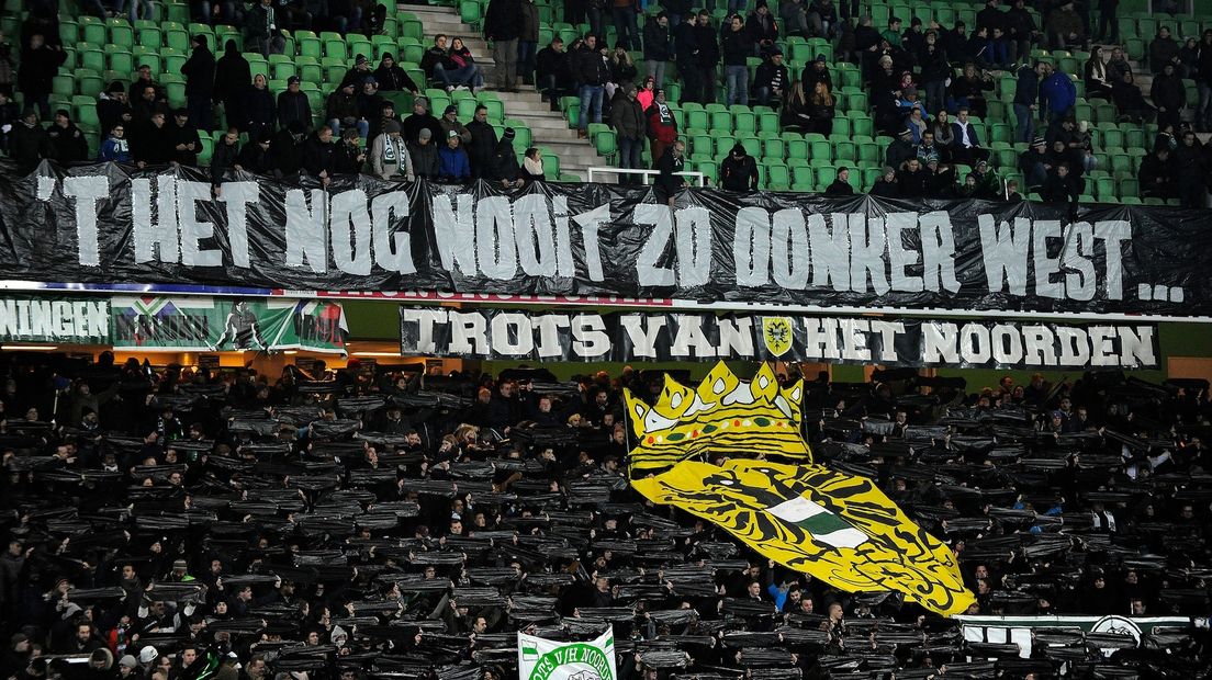 Sfeeractie van de fans van FC Groningen tijdens het duel tegen NAC Breda