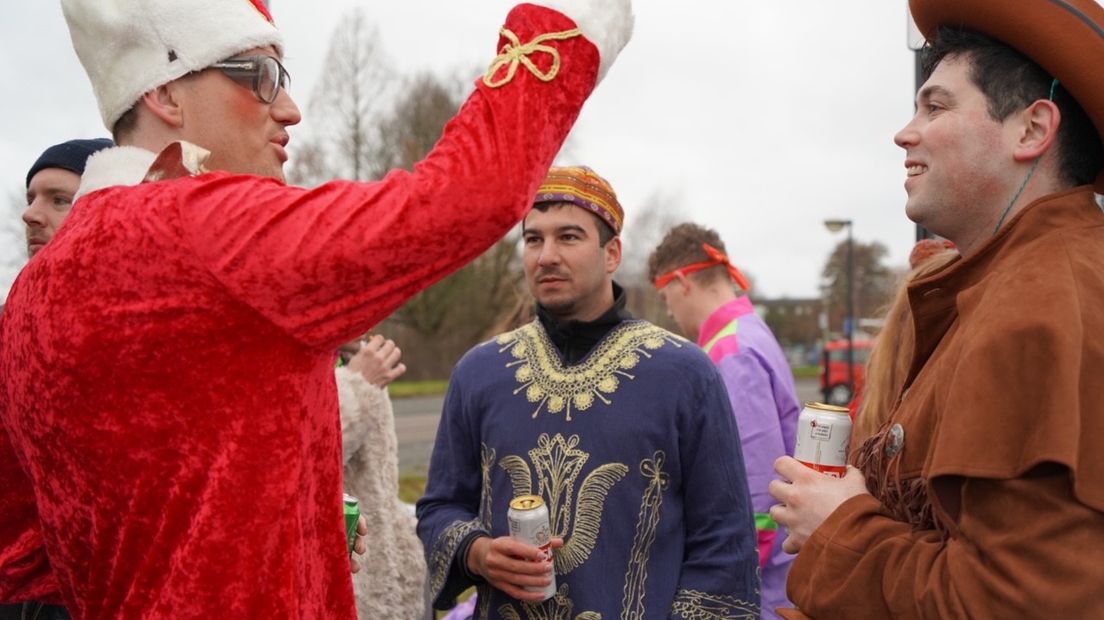 Carnavalsvierders op station Horst-Sevenum