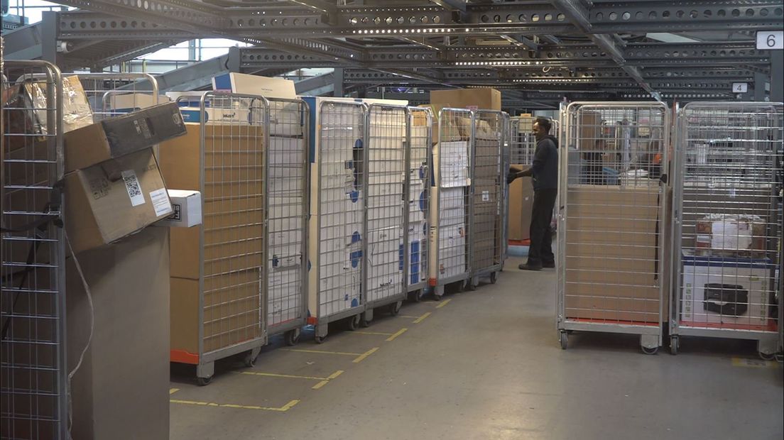 Het sorteercentrum van Post NL in Den Hoorn 