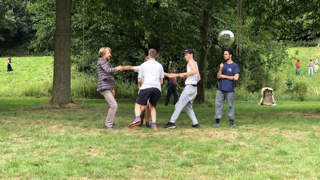 Groninger theatergezelschappen spelen in het Stadspark in de stad