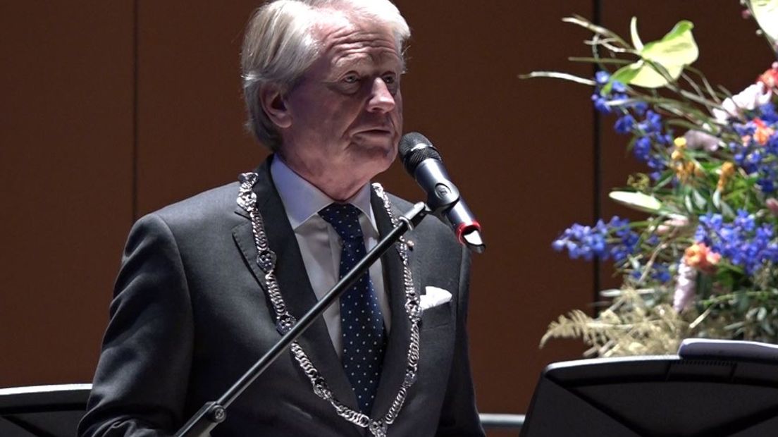Burgemeester Herman Kaiser van Arnhem keert voorlopig nog niet terug. Dat liet waarnemend burgemeester Boele Staal woensdagavond weten tijdens de nieuwjaarsreceptie van de gemeente Arnhem.