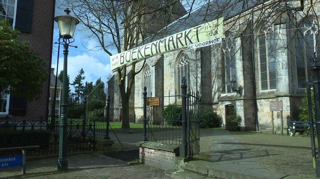 25ste boekenmarkt levert vijfduizend euro op voor Oude Kerk Delden