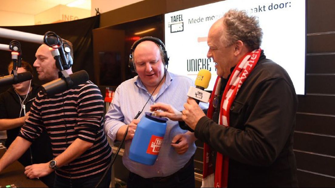 Bert Visscher brengt de inzamelingsactie op gang