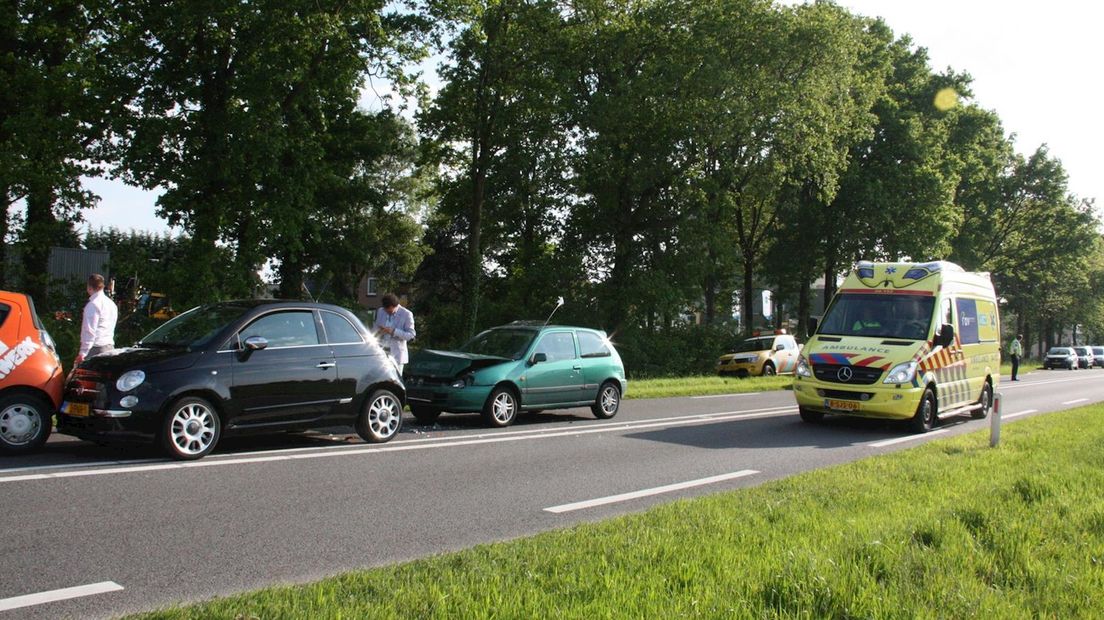 Ongeluk met vier auto's in Vollenhove