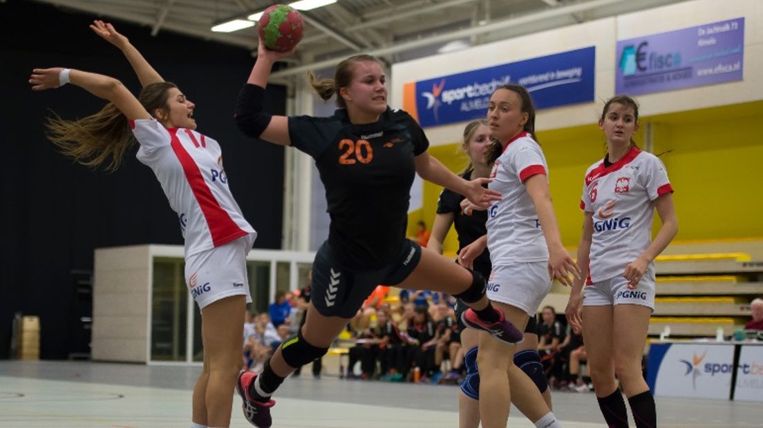 Merel Freriks toont zich op EK handbal (RTV Drenthe)