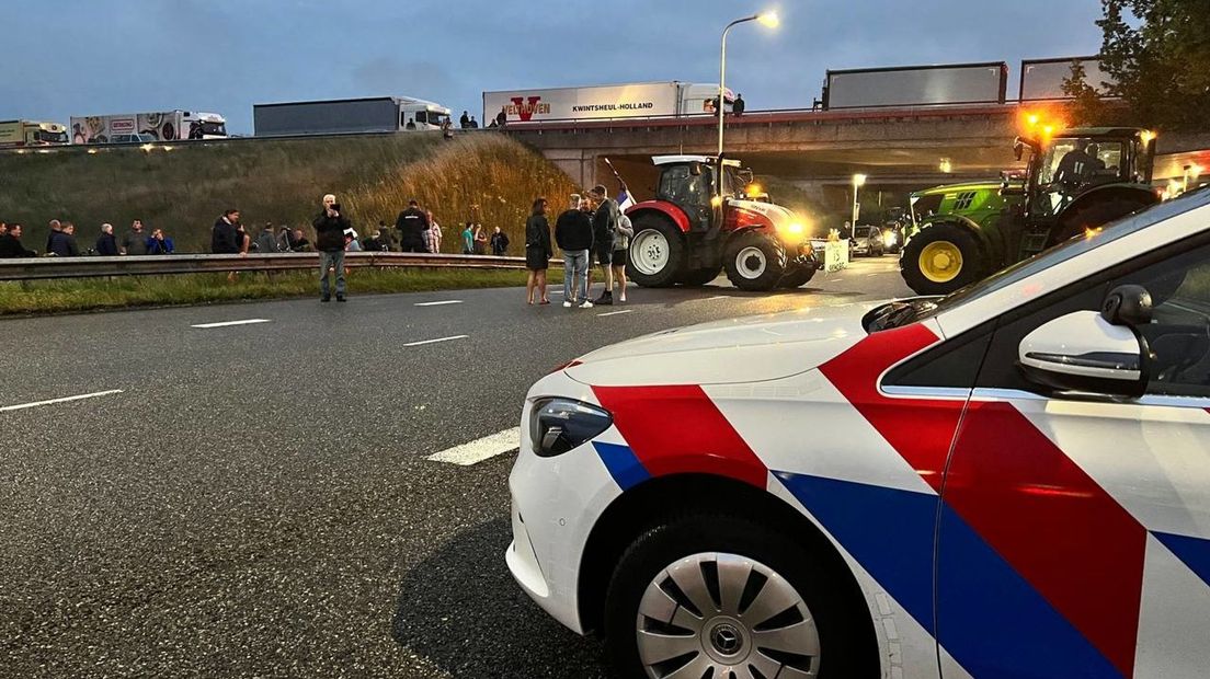 Activists block roads at Hoogeveen and Zwartemeer in the evenings