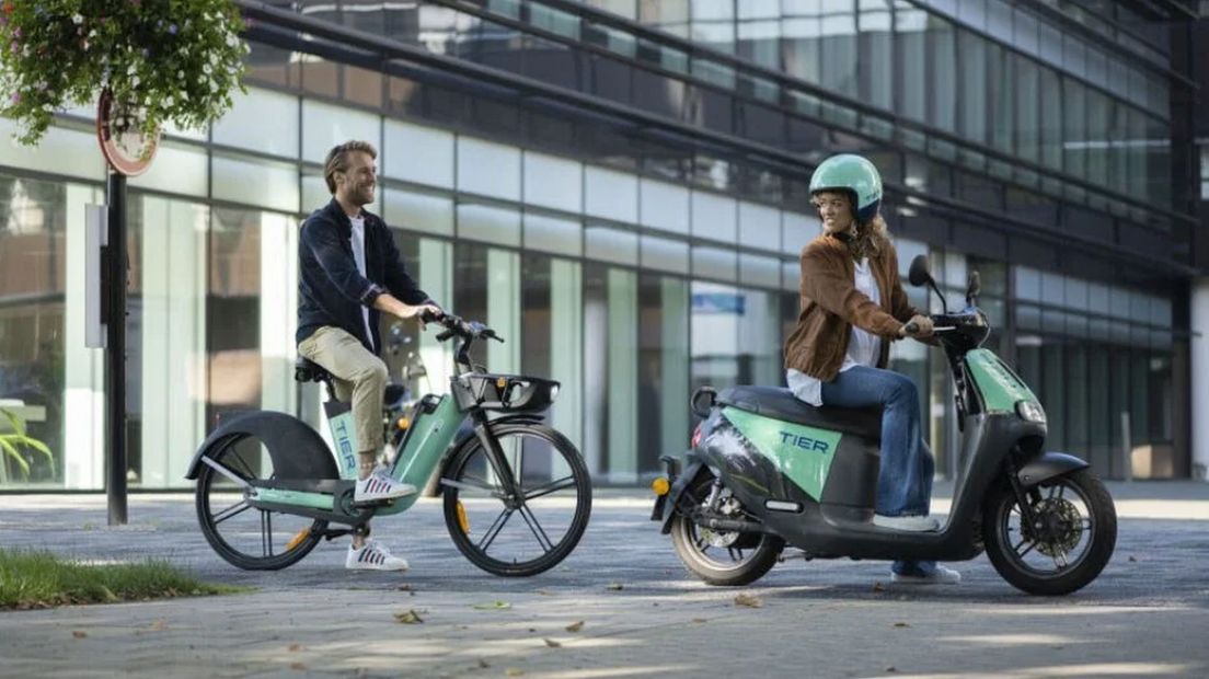 Deelfiets en deelscooter.