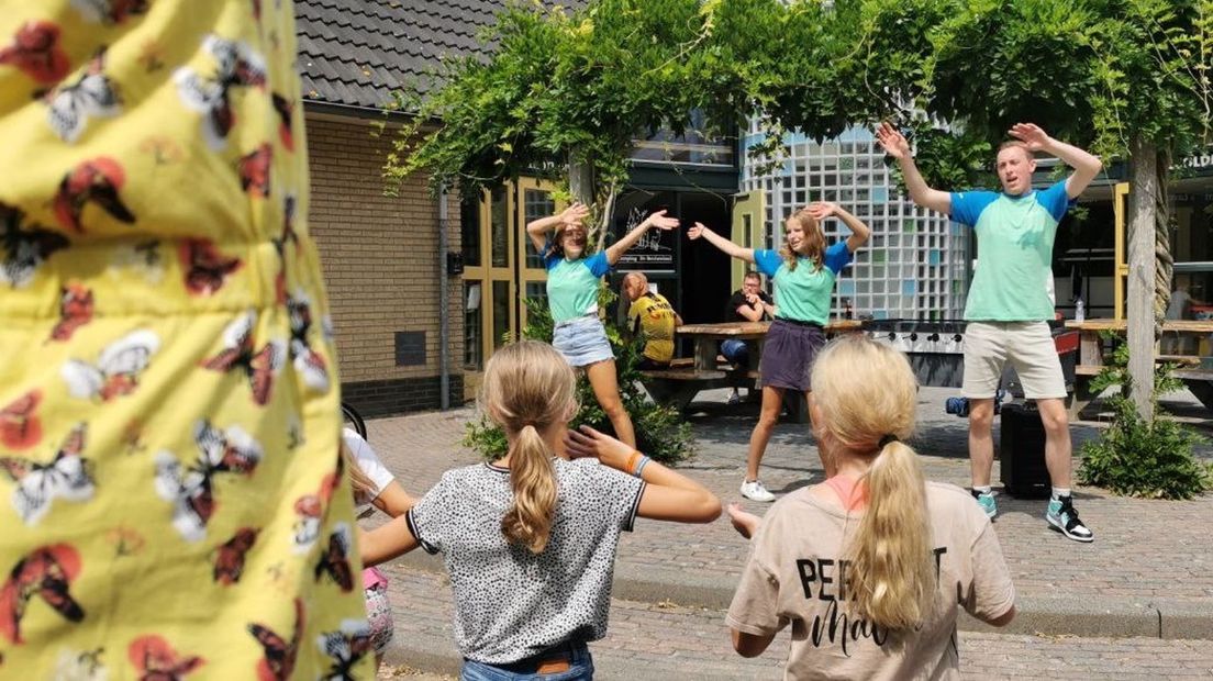 Het animatieteam in actie op camping de Reeënwissel in Hoogersmilde