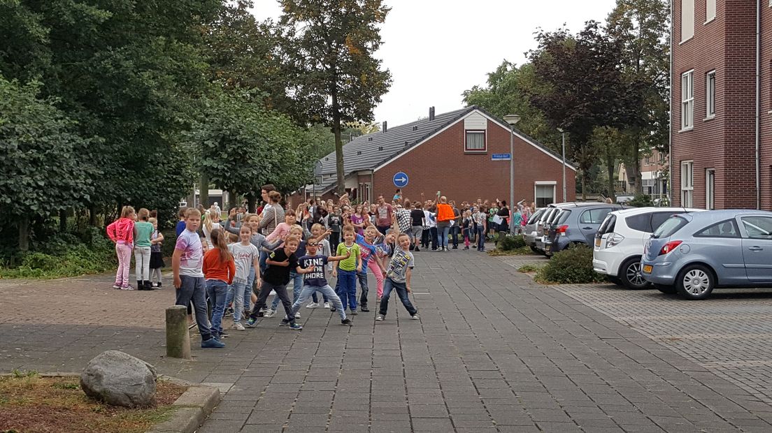 De katholieke school Christoffel in Gendringen is vrijdagmorgen ontruimd geweest. Alle kinderen, ongeveer 200, moesten naar buiten omdat er een gaslucht geroken was.
