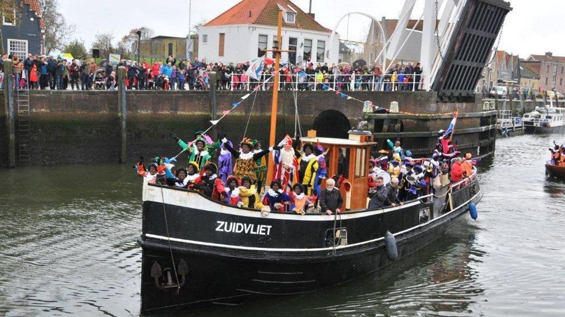 Intocht Sinterklaas Zierikzee aan boord van Zuidvliet